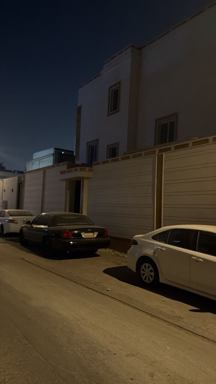 Al Naseem, Villas, SAR 200000,  Whole Villa For 7 Familes Can Stay Large Size Ground Floor With 6 Beadrooms And 6 Flats