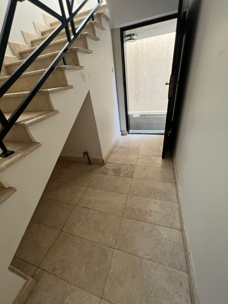 Al Rawdah, Apartments, Flats, Houses & Villas, SAR 65000/year,  6 BR,  Family Villa First Floor With Seprate Entrance And Car Parking Garag Well Located Speciose