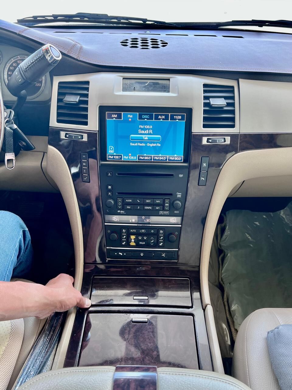Kabul, Vehicles, Cars & Trucks , SAR 36,  Cadillac Escalade,  2009,  Automatic,  338000 KM,  Selling  Full Option