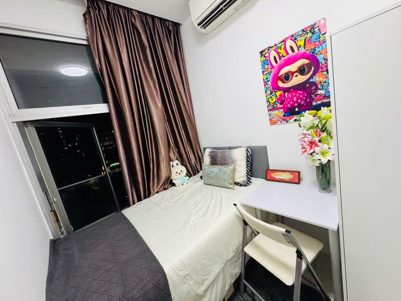 Singapore, Apartments, Flats, Houses & Villas, SGD 1450/month,  Furnished,  1 BR,  165 Sq. Feet,  Nice And Spacious Common Room Available For Rent In Kerrisdale, A Quality Condo