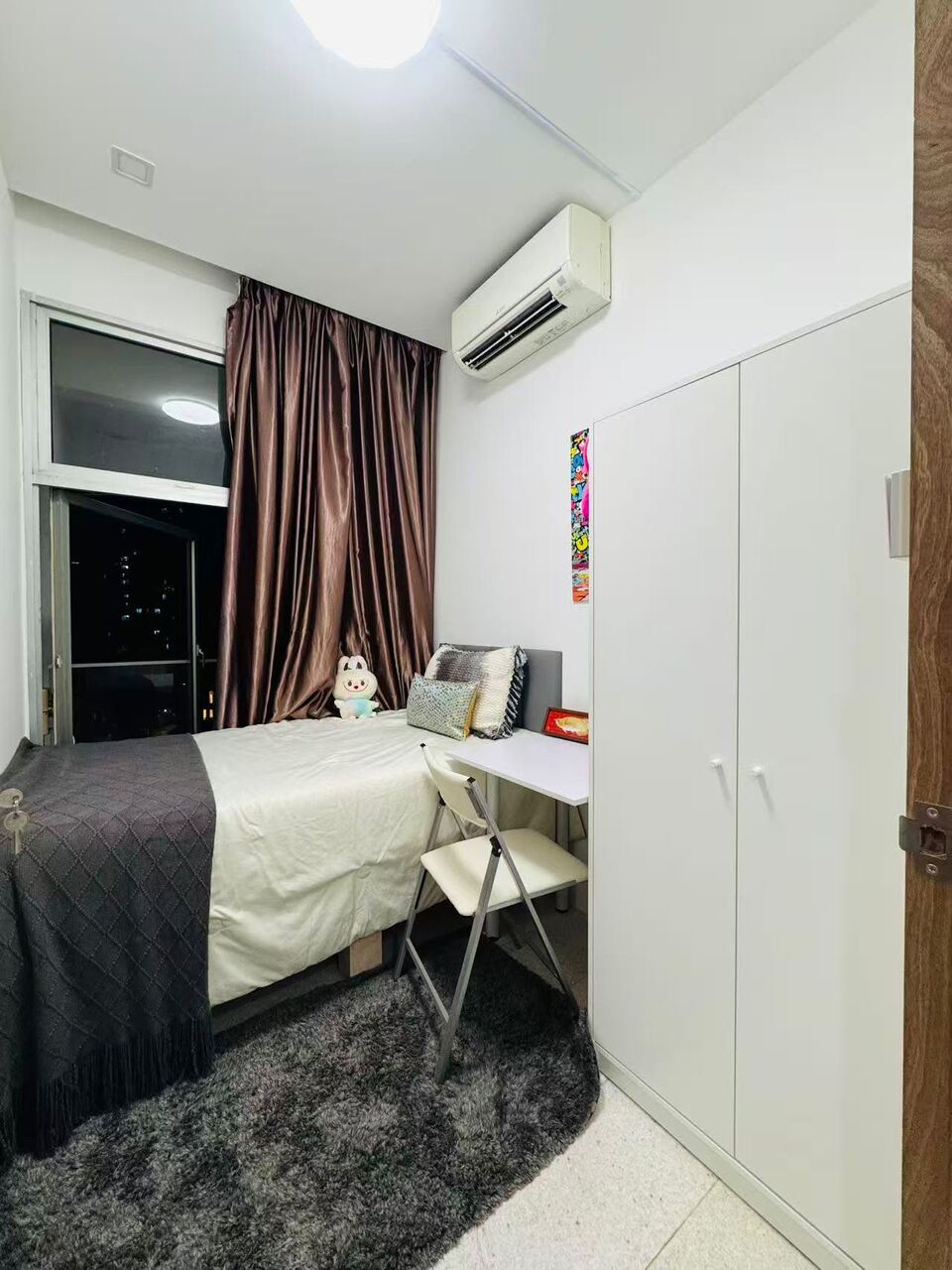 Singapore, Apartments, Flats, Houses & Villas, SGD 1450/month,  Furnished,  1 BR,  165 Sq. Feet,  Nice And Spacious Common Room Available For Rent In Kerrisdale, A Quality Condo