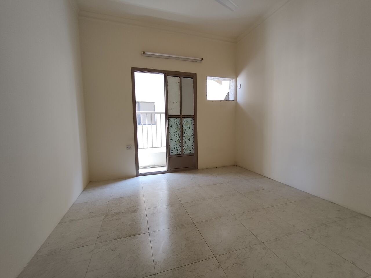 Manama, Apartments, Flats, Houses & Villas, BHD 100/year,  1 BR,  Manama:- 1Bhk Unfurnished Flat On Rent..