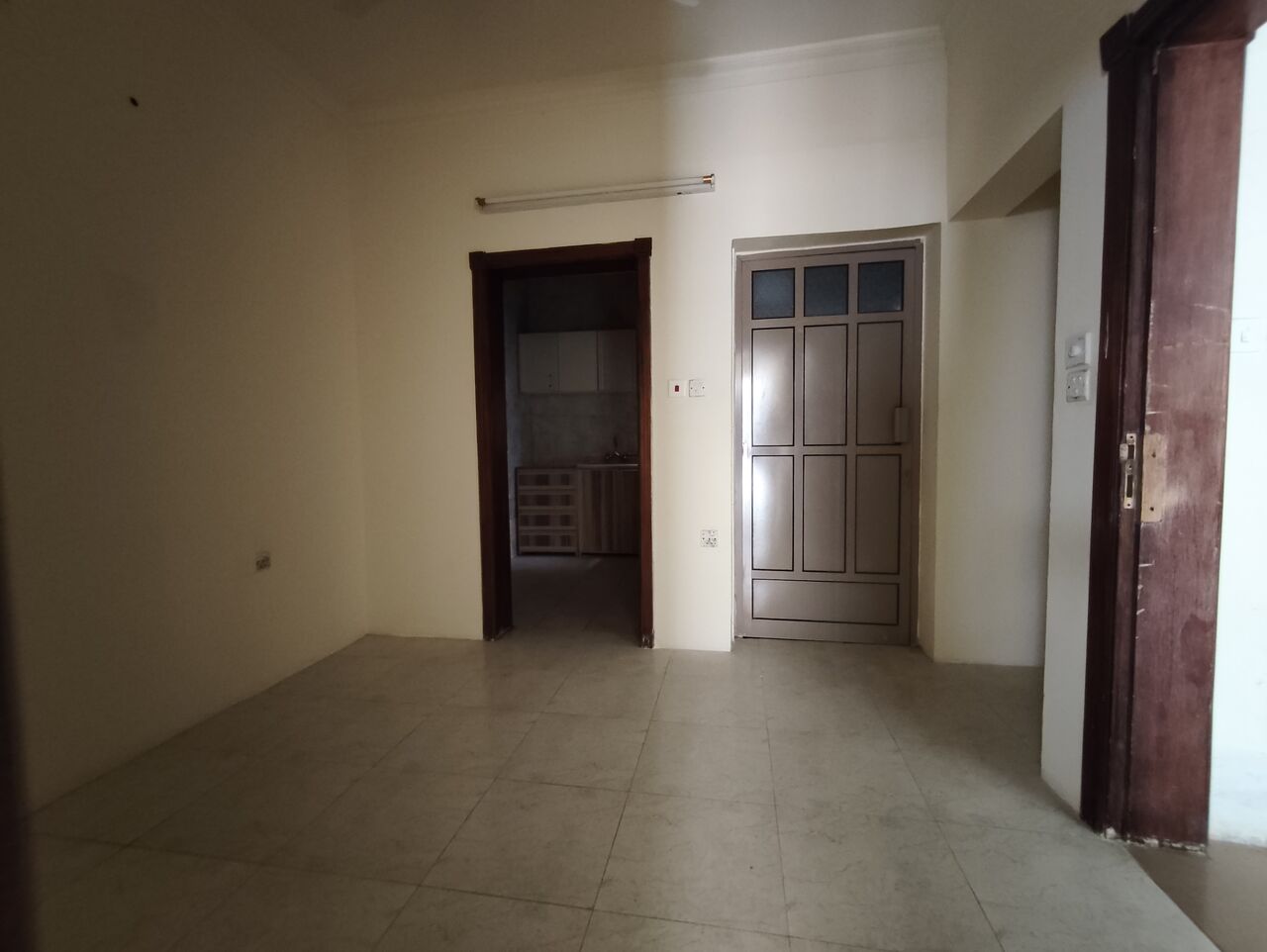 Manama, Apartments, Flats, Houses & Villas, BHD 100/year,  1 BR,  Manama:- 1Bhk Unfurnished Flat On Rent..
