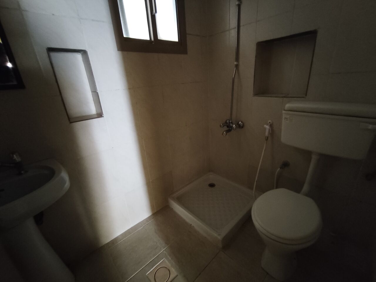 Manama, Apartments, Flats, Houses & Villas, BHD 100/year,  1 BR,  Manama:- 1Bhk Unfurnished Flat On Rent..