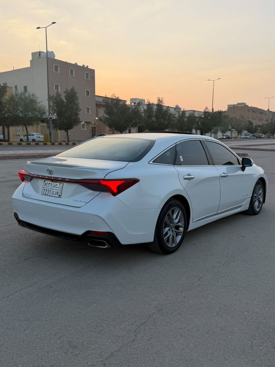 Riyadh, Vehicles, Cars & Trucks , SAR 110000,  TOYOTA  AVALON,  2022,  Automatic,  150000 KM,  FULL OPTION 1
