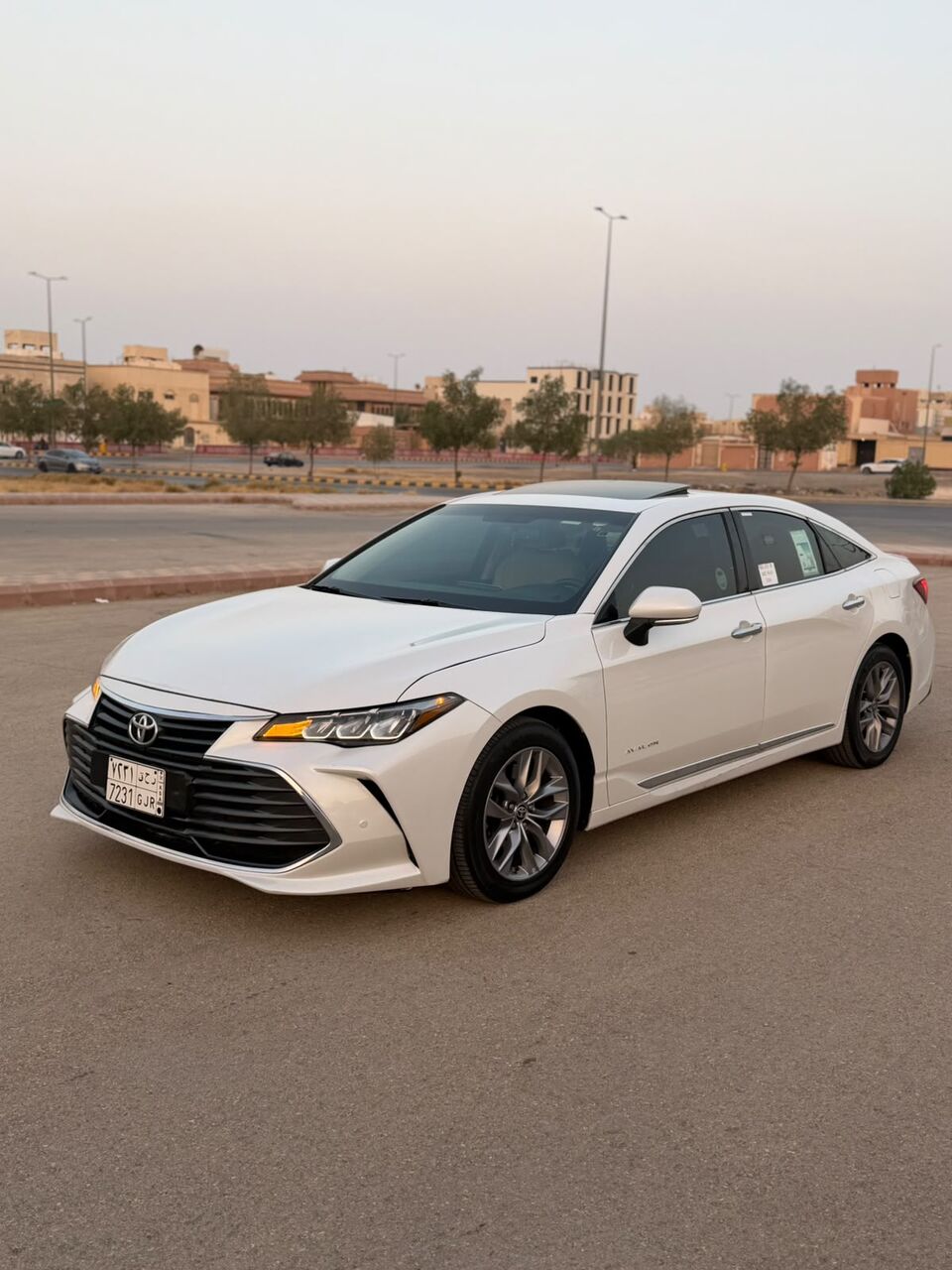 Riyadh, Vehicles, Cars & Trucks , SAR 110000,  TOYOTA  AVALON,  2022,  Automatic,  150000 KM,  FULL OPTION 2