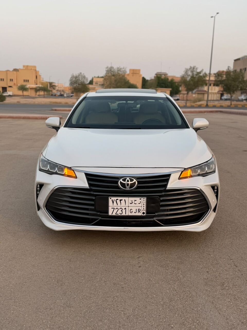 Riyadh, Vehicles, Cars & Trucks , SAR 110000,  TOYOTA  AVALON,  2022,  Automatic,  150000 KM,  FULL OPTION 4