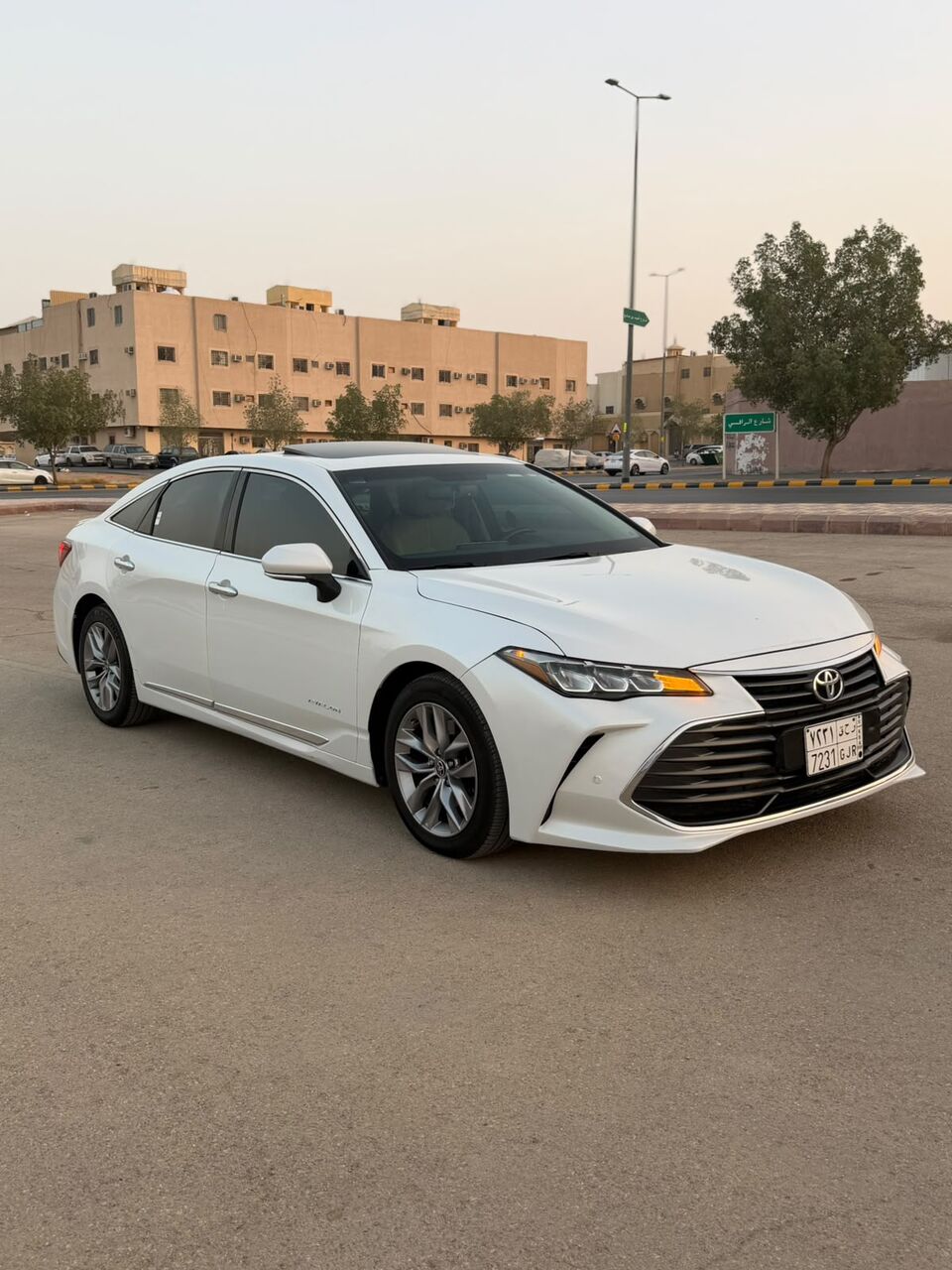 Riyadh, Vehicles, Cars & Trucks , SAR 110000,  TOYOTA  AVALON,  2022,  Automatic,  150000 KM,  FULL OPTION 5