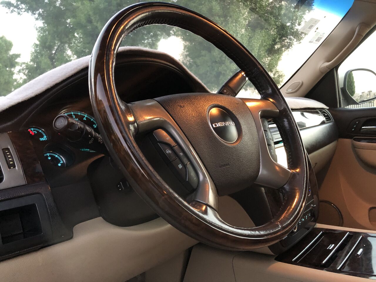 Jubail, Vehicles, Cars & Trucks , SAR 37000,  2012 Yukon Denali, Saudi Spec (Aljomaih), Short Wheelbase, Gold.,  2012,  –تحديد–,  333000 KM,  Jubail Down Town