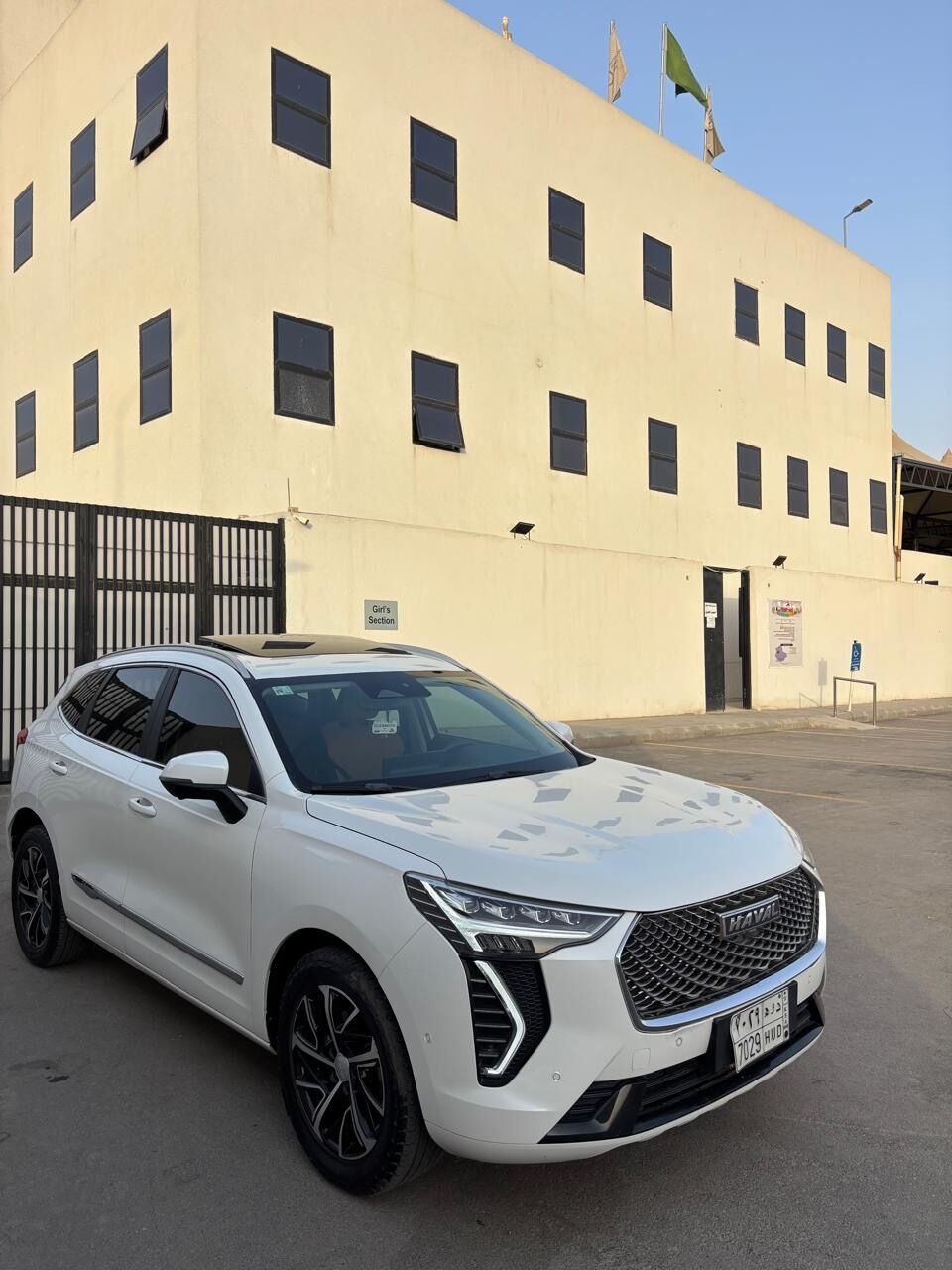 Riyadh, Vehicles, Cars & Trucks , SAR 38000,  Haval Jolion,  2022,  Automatic,  75000 KM,    For Sale