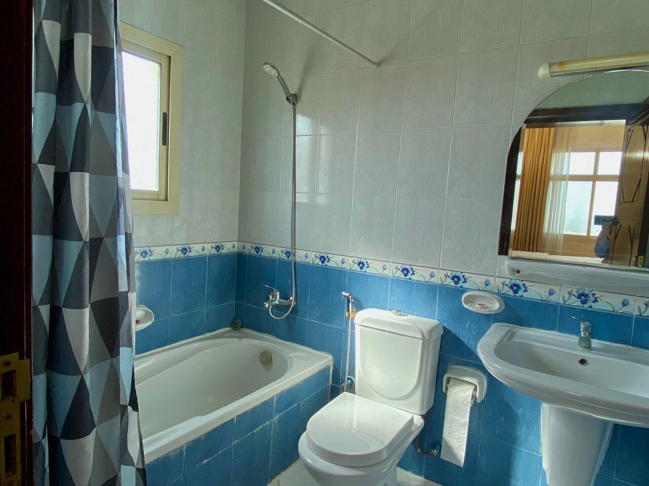 Juffair, Apartments, Flats, Houses & Villas, BHD 350/month,  Furnished,  2 BR,  155 Sq. Meter,  FAMILY 2 BEDROOM FULLY FURNISHED APT. FOR RENT