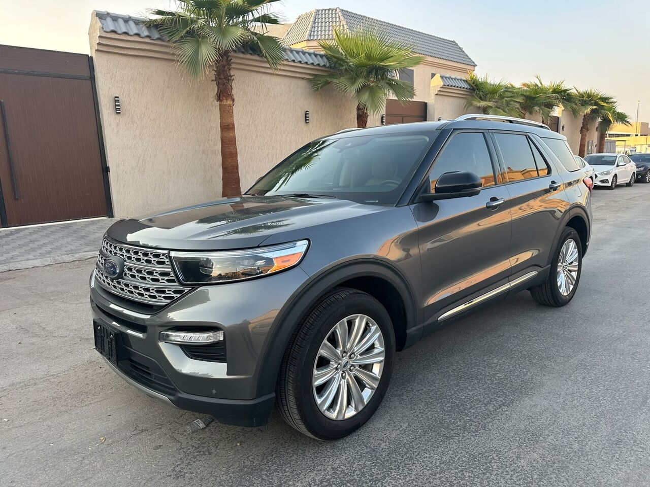 Riyadh, Vehicles, Cars & Trucks , SAR 145000,  Ford Explorer Limited Edition,  2022,  Automatic,  29000 KM,   Ford Explorer XLT With Panorama Sunroof N 4x4 Limited Edition 1st Owner Accident Free