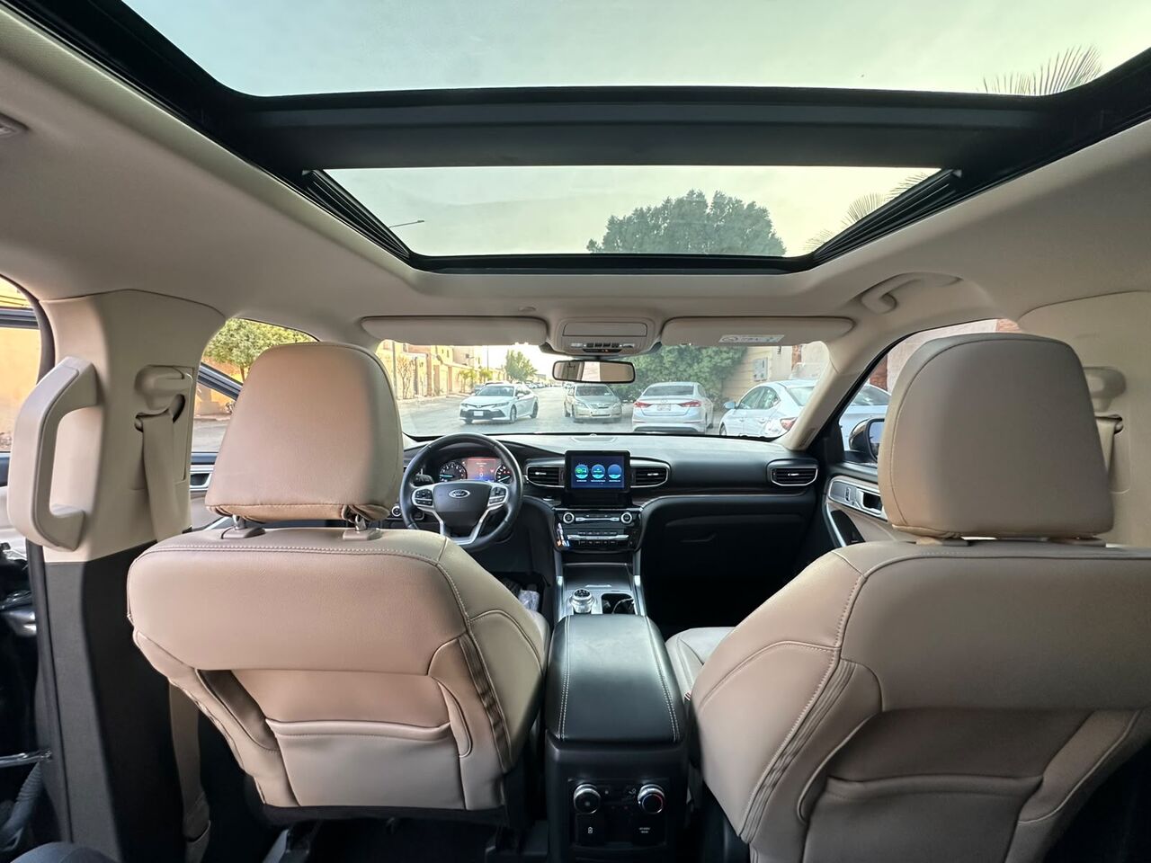 Riyadh, Vehicles, Cars & Trucks , SAR 145000,  Ford Explorer Limited Edition,  2022,  Automatic,  29000 KM,   Ford Explorer XLT With Panorama Sunroof N 4x4 Limited Edition 1st Owner Accident Free