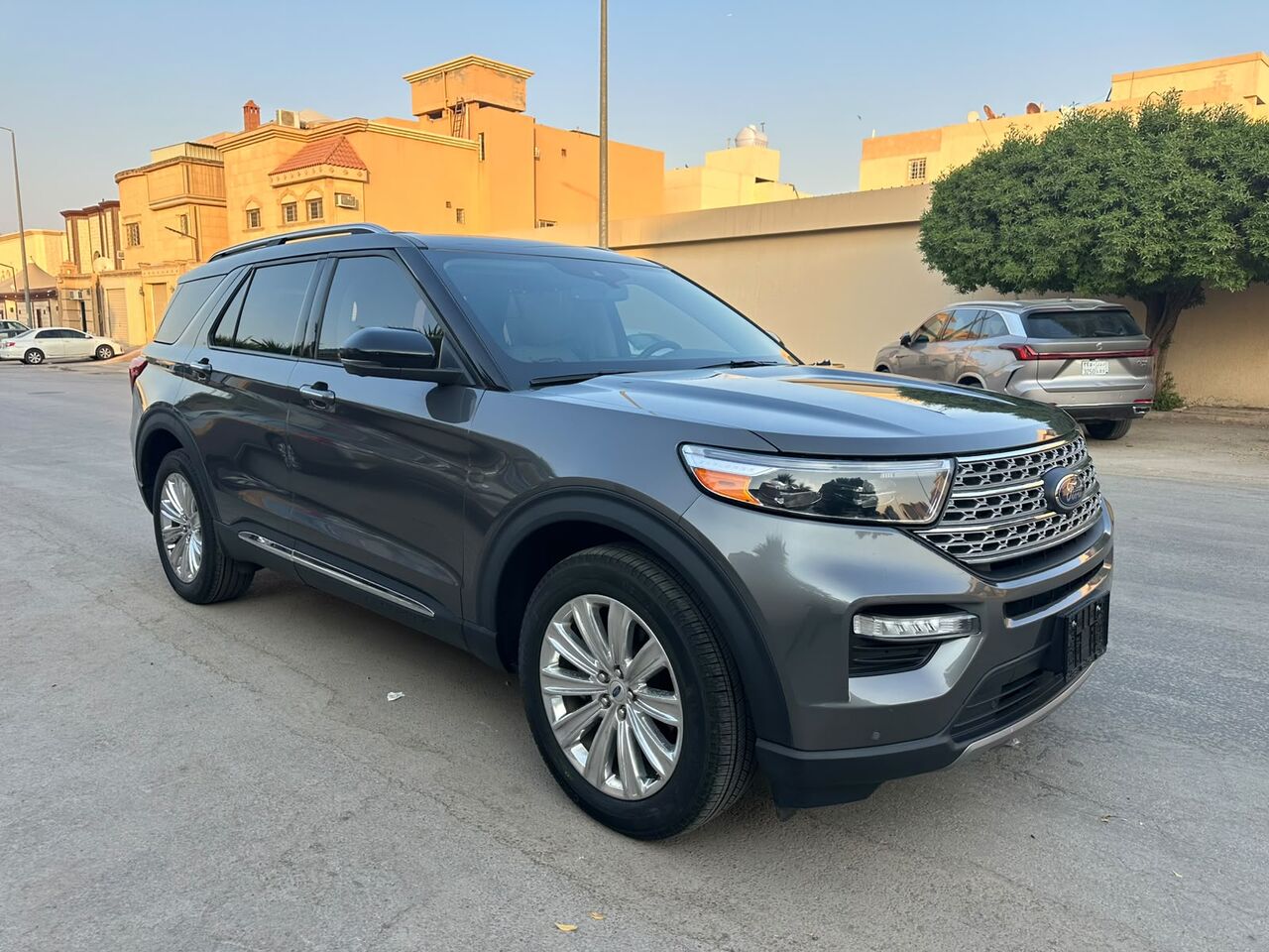 Riyadh, Vehicles, Cars & Trucks , SAR 145000,  Ford Explorer Limited Edition,  2022,  Automatic,  29000 KM,   Ford Explorer XLT With Panorama Sunroof N 4x4 Limited Edition 1st Owner Accident Free