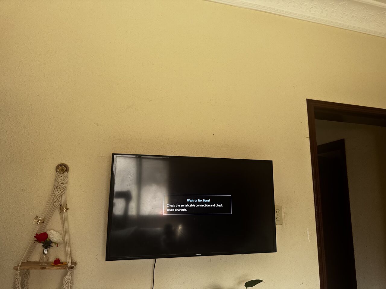 Jubail, Electronics, SAR 400,  32&rdquo; Samsung TV For Sale Along Chrome Cast