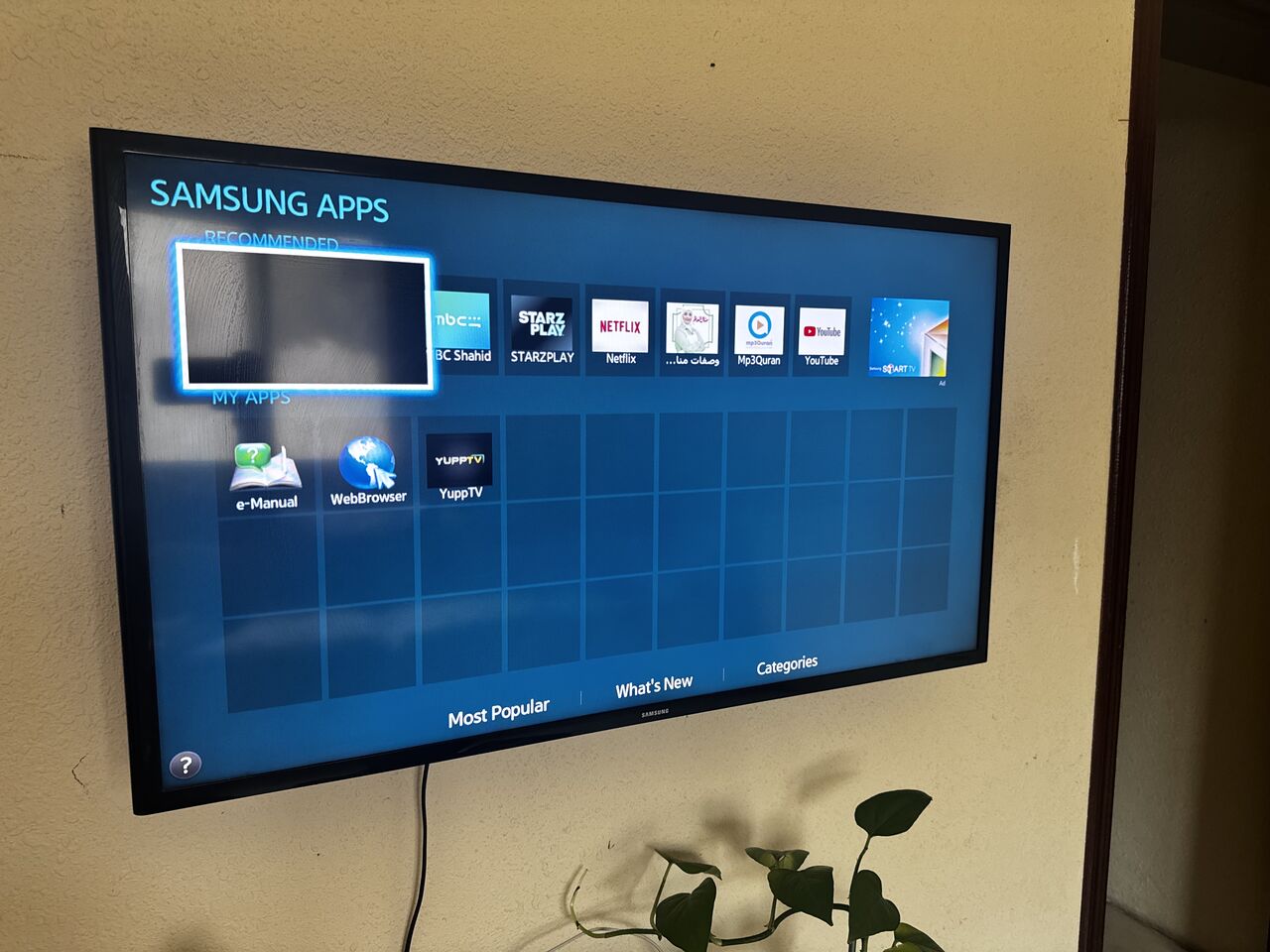 Jubail, Electronics, SAR 400,  32&rdquo; Samsung TV For Sale Along Chrome Cast