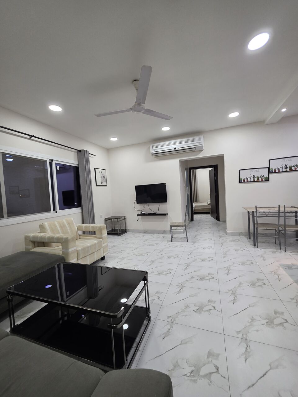 Juffair, Apartments, Flats, Houses & Villas, BHD 250/month,  2 BR,  @2BATHROOM Hall Kitchen Open Electricity Bill Payment Fully Furnished Car Parking