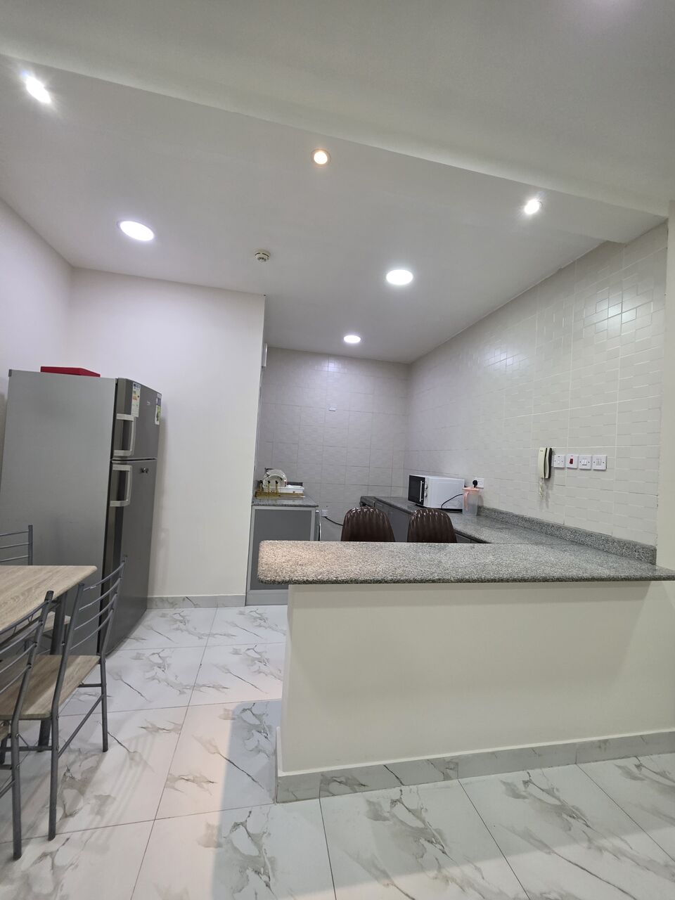 Juffair, Apartments, Flats, Houses & Villas, BHD 250/month,  2 BR,  @2BATHROOM Hall Kitchen Open Electricity Bill Payment Fully Furnished Car Parking