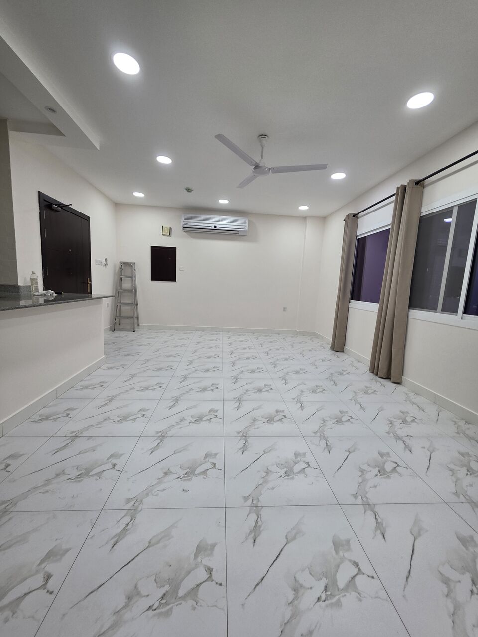 Juffair, Apartments, Flats, Houses & Villas, BHD 230/month,  2 BR,  #2BATHROOM Hall Kitchen Open Electricity Bill Payment Semi Furnished Car Parking