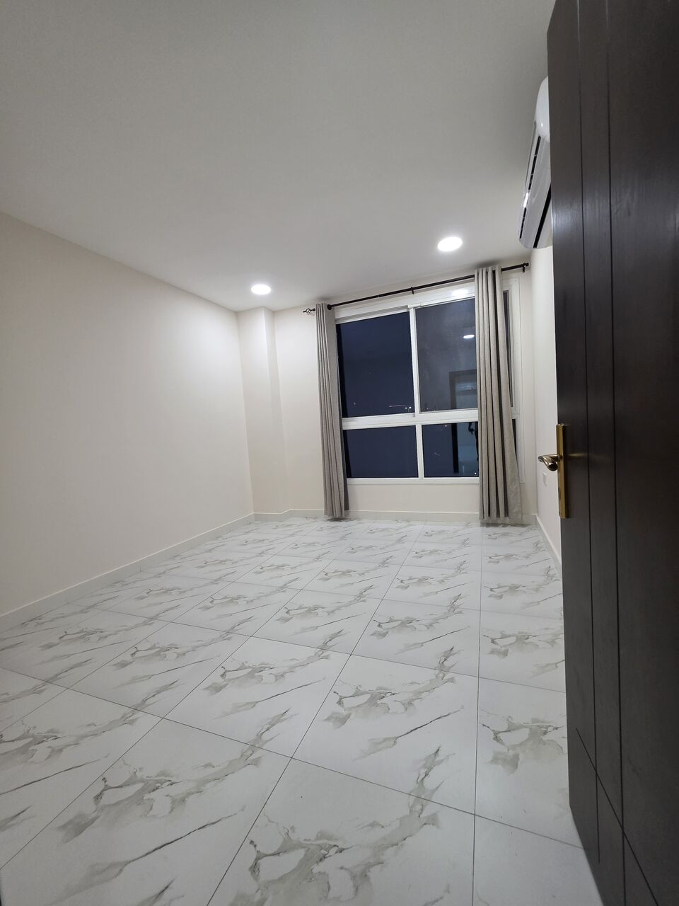 Juffair, Apartments, Flats, Houses & Villas, BHD 230/month,  2 BR,  #2BATHROOM Hall Kitchen Open Electricity Bill Payment Semi Furnished Car Parking