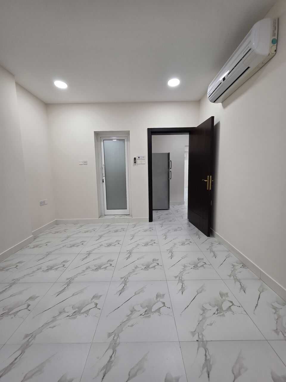 Juffair, Apartments, Flats, Houses & Villas, BHD 230/month,  2 BR,  #2BATHROOM Hall Kitchen Open Electricity Bill Payment Semi Furnished Car Parking
