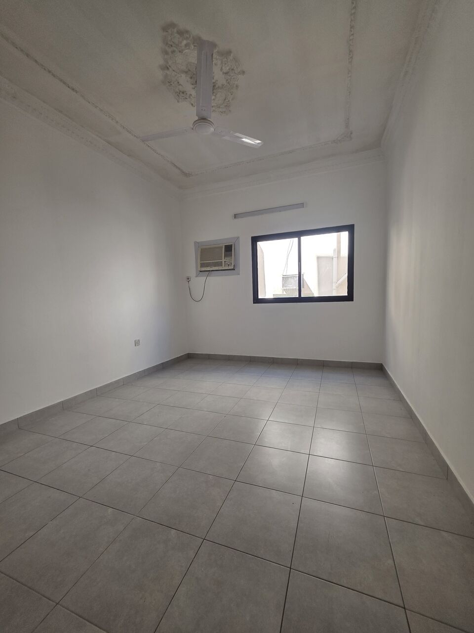 Hoora, Apartments, Flats, Houses & Villas, BHD 230/month,  2 BR,  £2BATHROOM Hall Kitchen With Electricity