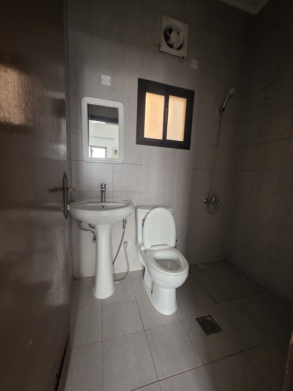Hoora, Apartments, Flats, Houses & Villas, BHD 230/month,  2 BR,  £2BATHROOM Hall Kitchen With Electricity