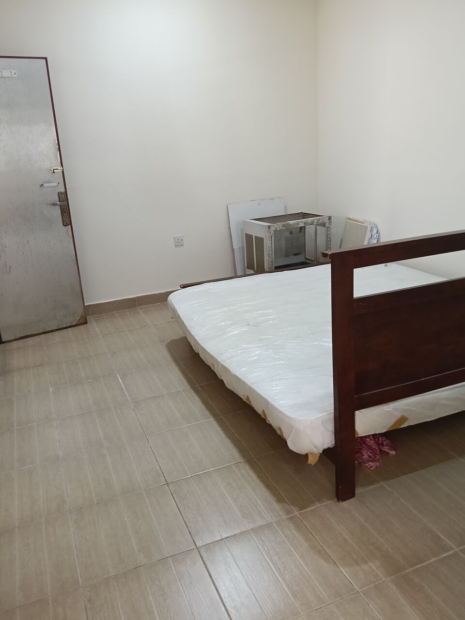 Gudaibiya, Apartments, Flats, Houses & Villas, BHD 155/month,  1 BR,  1 Bedroom Unfurnished Flat For Rent With Ewa