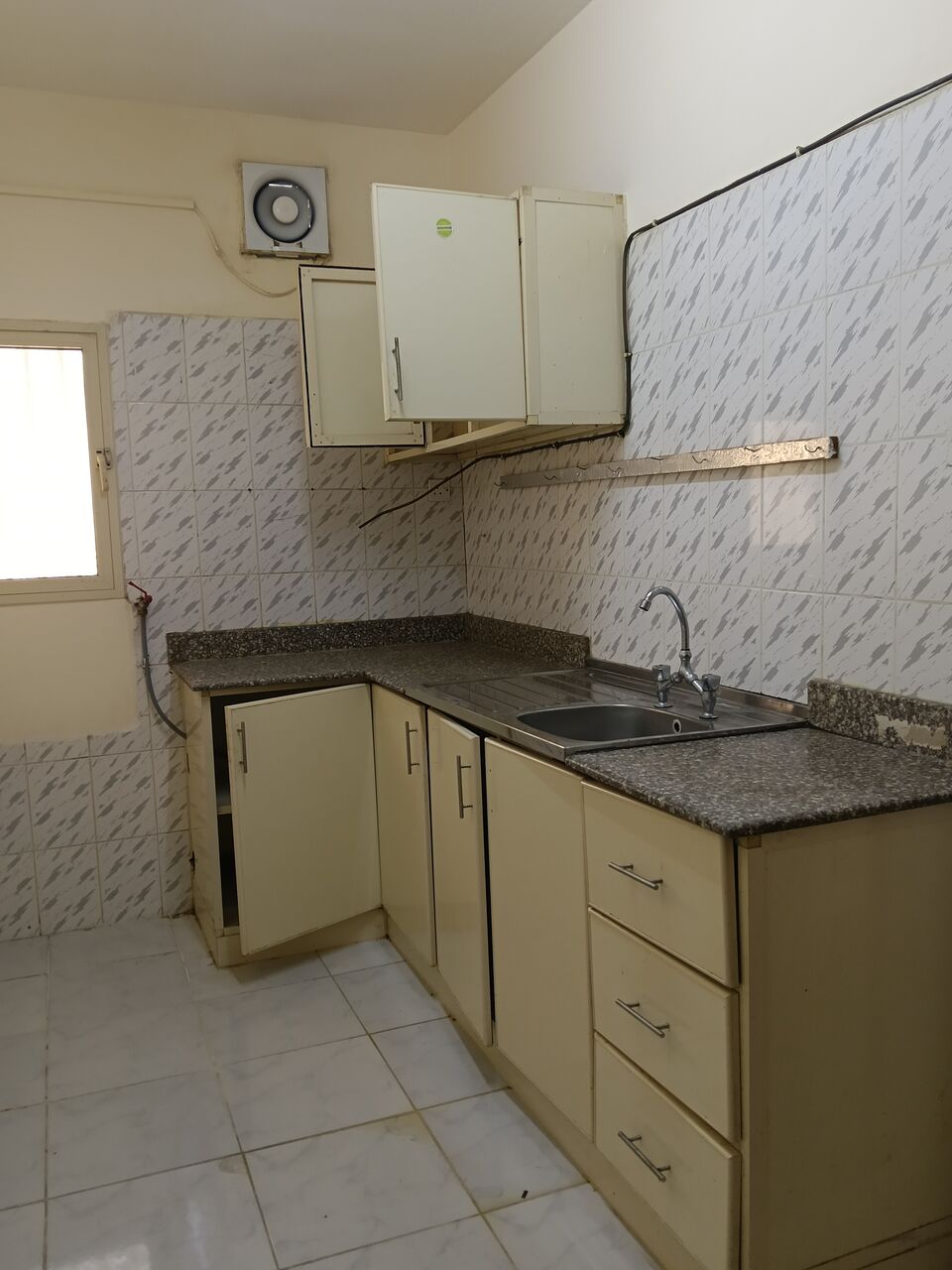Salmaniya, Apartments, Flats, Houses & Villas, BHD 240/month,  2 BR,  2 Bedroom Unfurnished Flat For Rent With Ewa Unlimited
