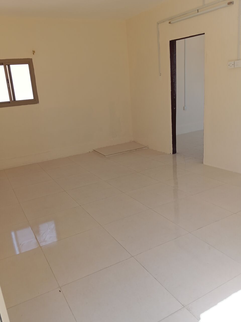 Salmaniya, Apartments, Flats, Houses & Villas, BHD 160/month,  1 BR,  1 Bedroom Unfurnished Flat For Rent With Ewa