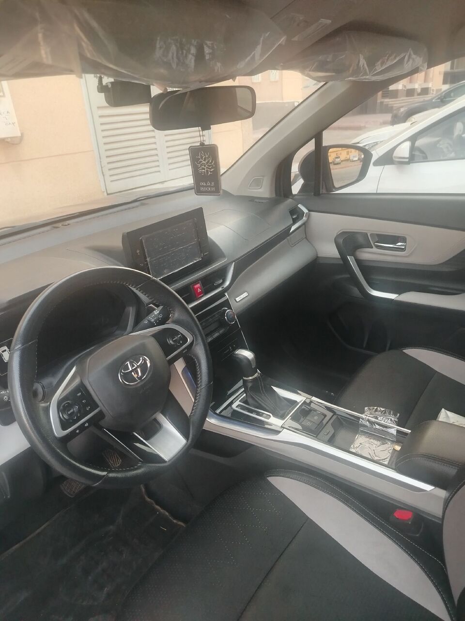 Riyadh, Vehicles, Cars & Trucks , SAR 62000,  Toyota Venza 2023,  2023,  Automatic,  51560 KM,  Toyota Veloz  Model Family Used Car With Low Mileage And Excellent Condition For Sale