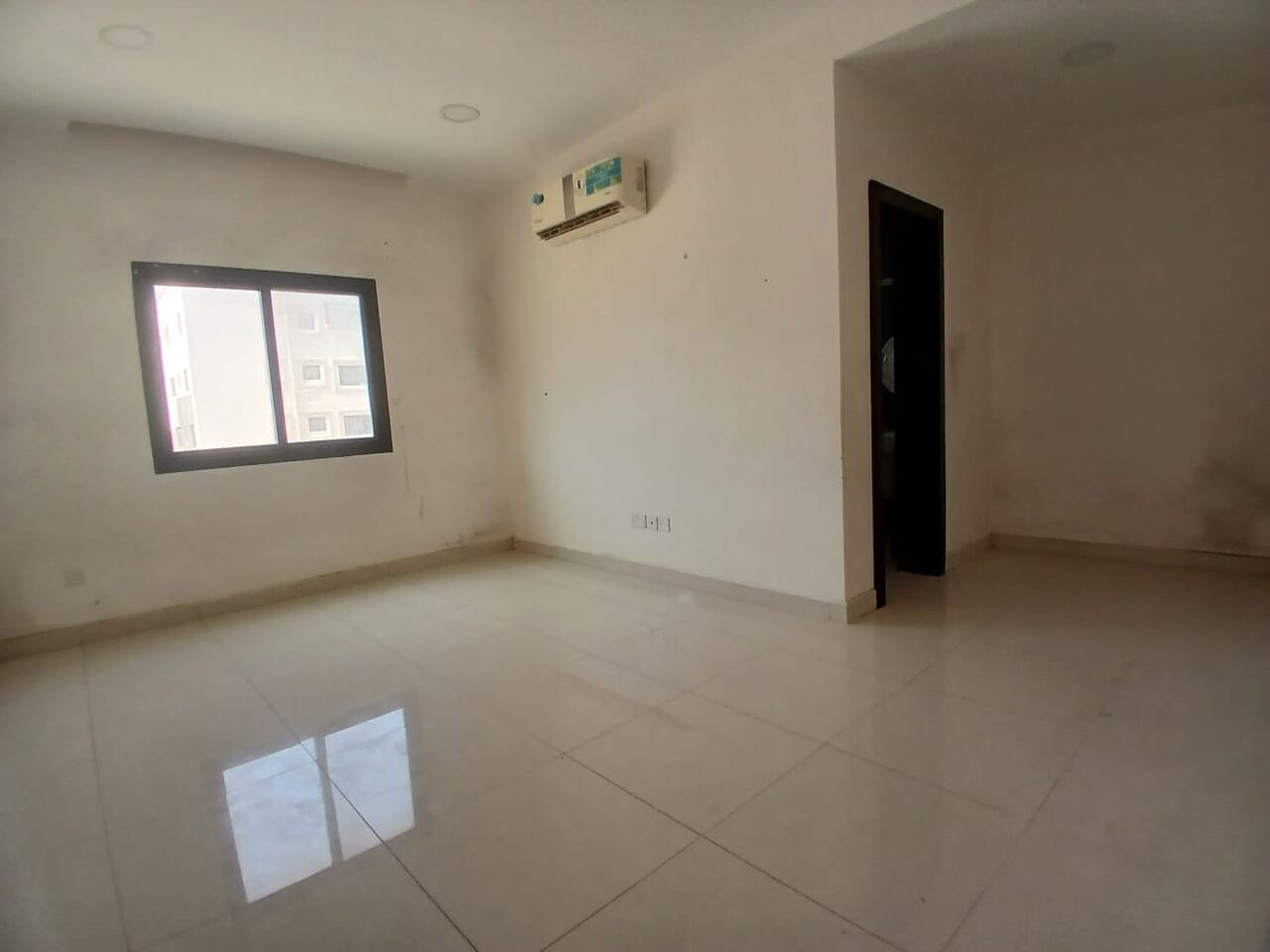 Tubli, Apartments, Flats, Houses & Villas, BHD 270/month,  3 BR,  Semi Furnished Flat Available In Tubli Without EWA ( Tubli 15.1)