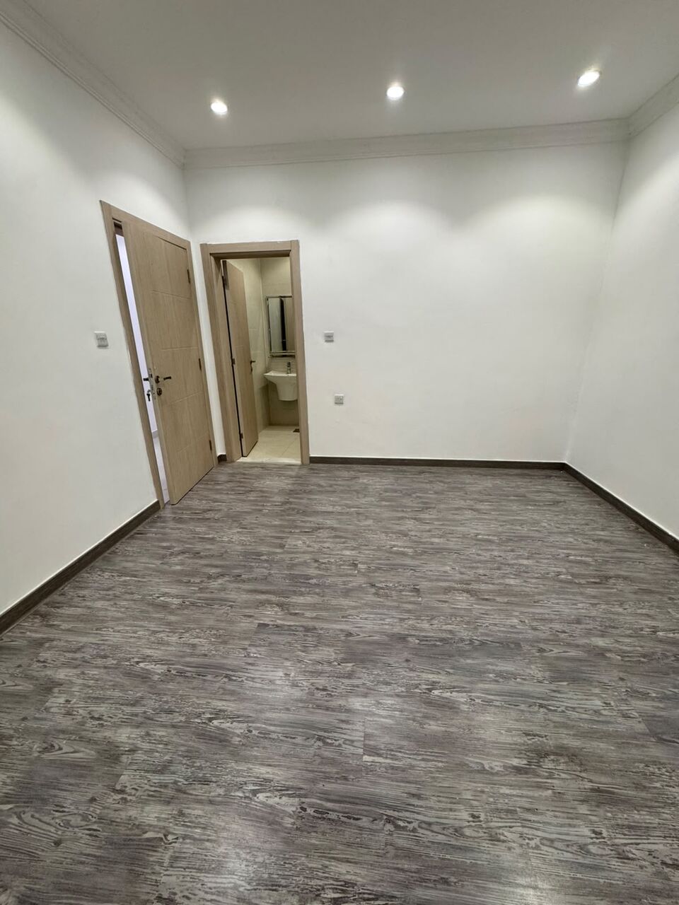 Salwa, Apartments, Flats, Houses & Villas, KWD 625/month,  4 BR,  For Rent In Salwa: Second-floor Apartment Featuring 4 Master Bedrooms With A Balcony.