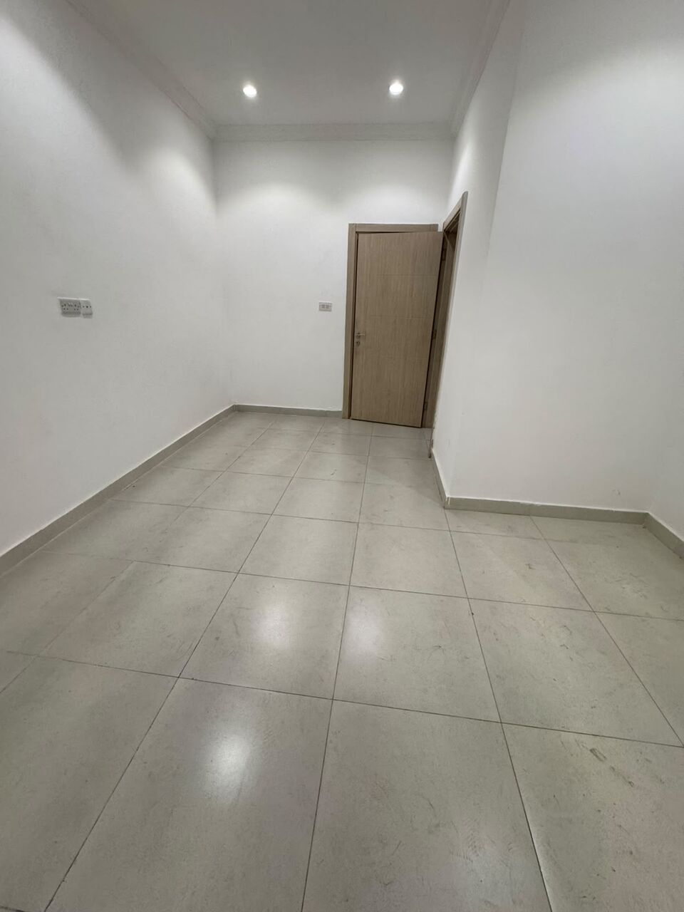 Salwa, Apartments, Flats, Houses & Villas, KWD 650/month,  4 BR,  For Rent In Salwa: First-floor Apartment Featuring 4 Master Bedrooms With Balconies.