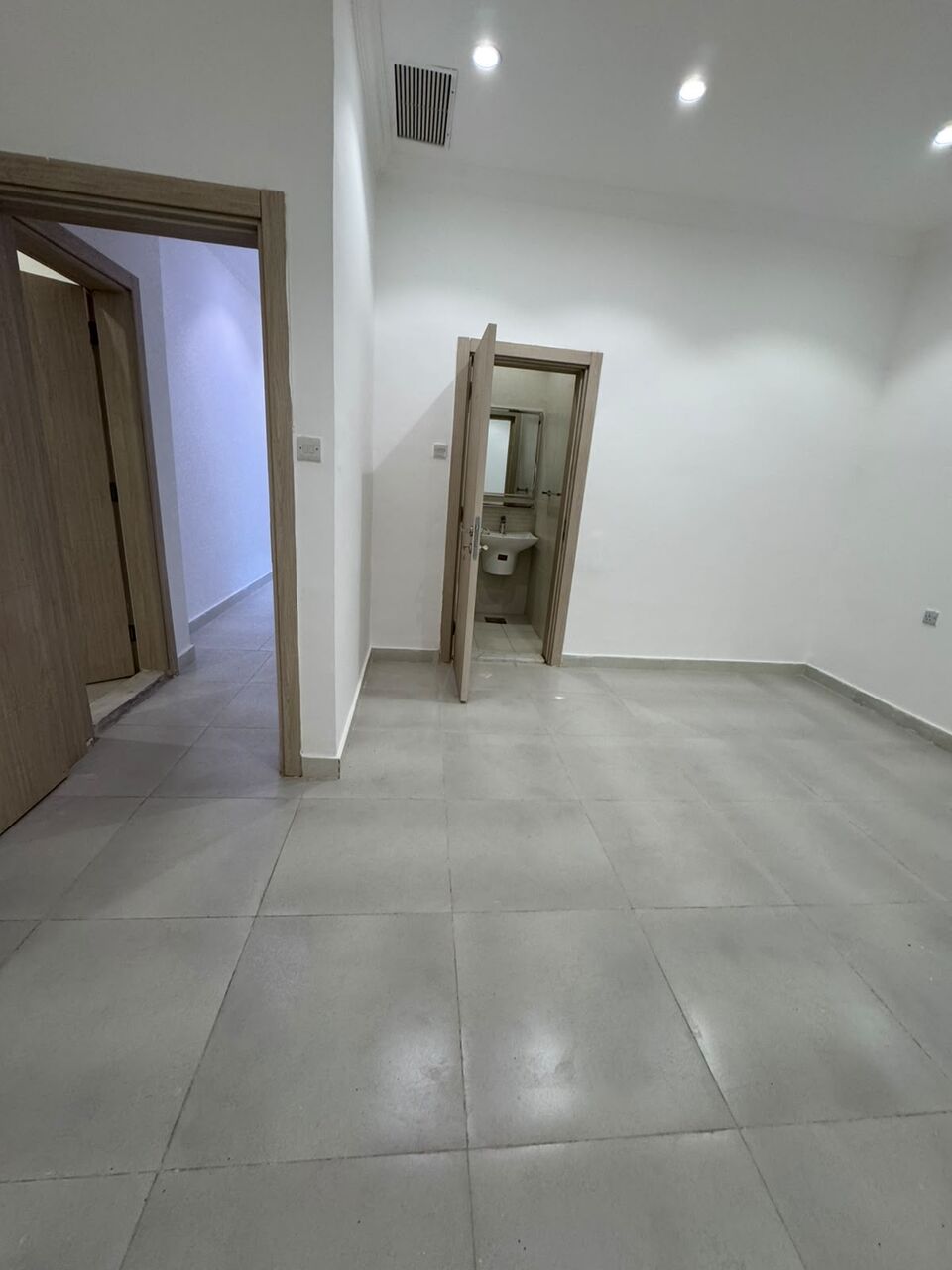Salwa, Apartments, Flats, Houses & Villas, KWD 700/month,  4 BR,  Apartment For Rent In Salwa With A Private Entrance, Featuring 4 Master Bedrooms.