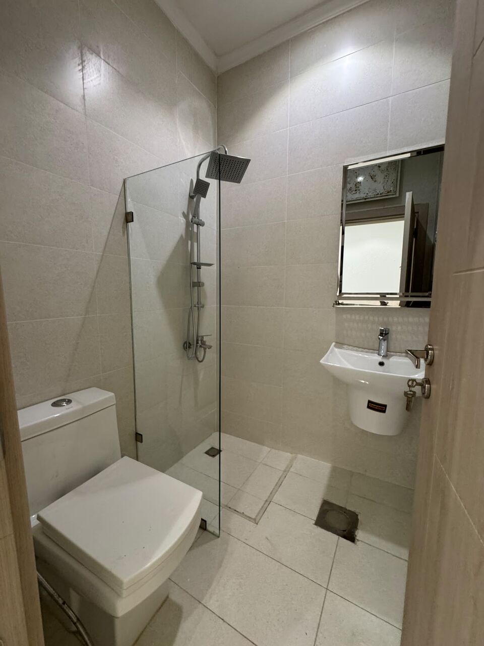 Salwa, Apartments, Flats, Houses & Villas, KWD 700/month,  4 BR,  Apartment For Rent In Salwa With A Private Entrance, Featuring 4 Master Bedrooms.