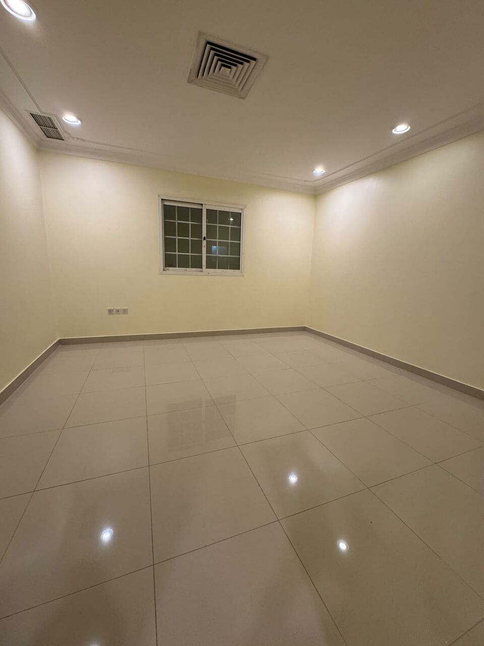 Salwa, Apartments, Flats, Houses & Villas, KWD 800/month,  6 BR,  Second-floor Unit For Rent In Salwa &ndash; Prime Location &ndash; 7 Rooms.