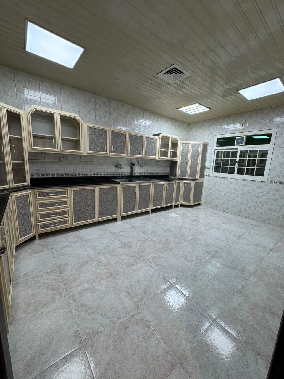 Salwa, Apartments, Flats, Houses & Villas, KWD 800/month,  6 BR,  Second-floor Unit For Rent In Salwa &ndash; Prime Location &ndash; 7 Rooms.