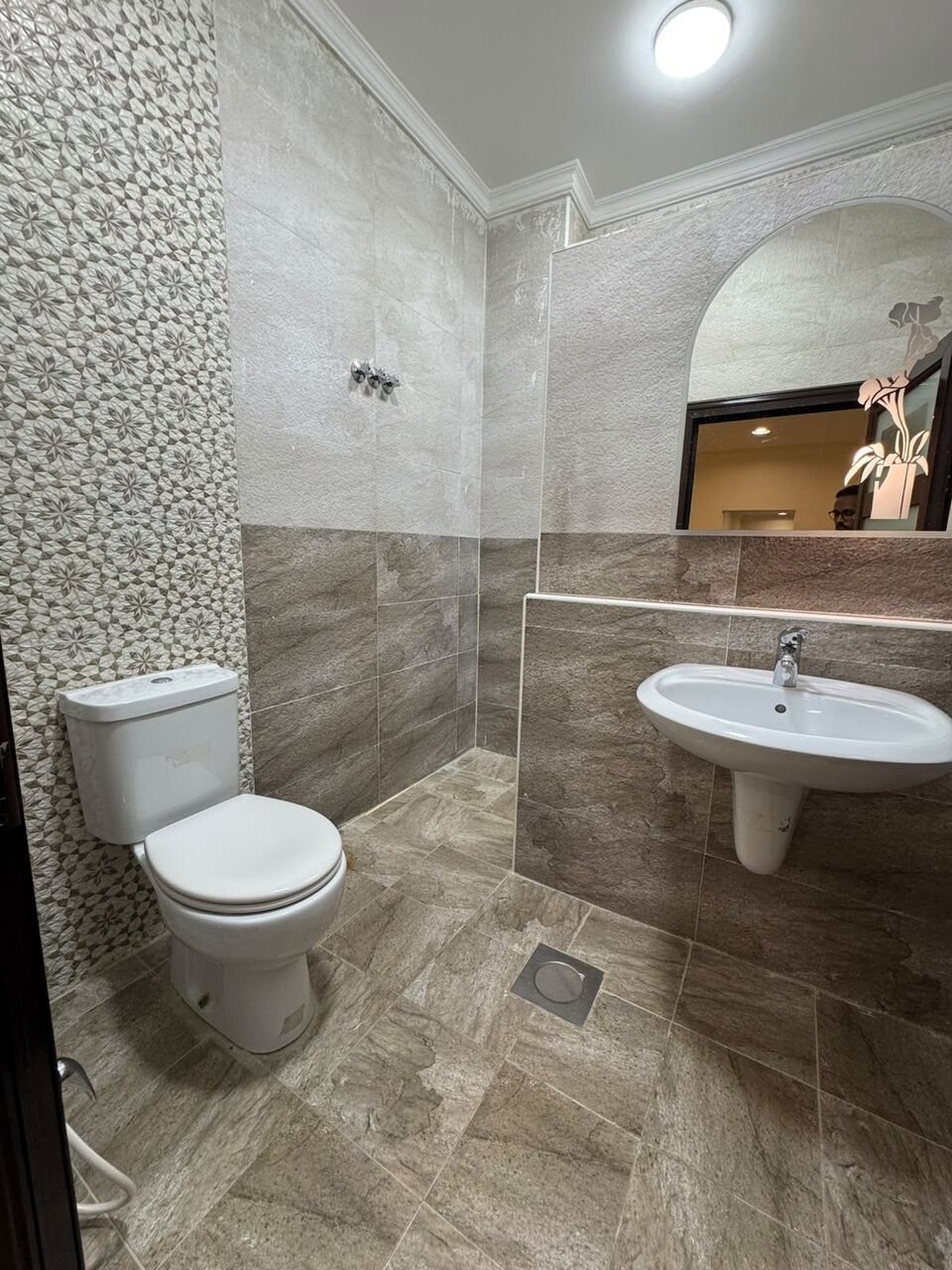Salwa, Apartments, Flats, Houses & Villas, KWD 800/month,  6 BR,  Second-floor Unit For Rent In Salwa &ndash; Prime Location &ndash; 7 Rooms.