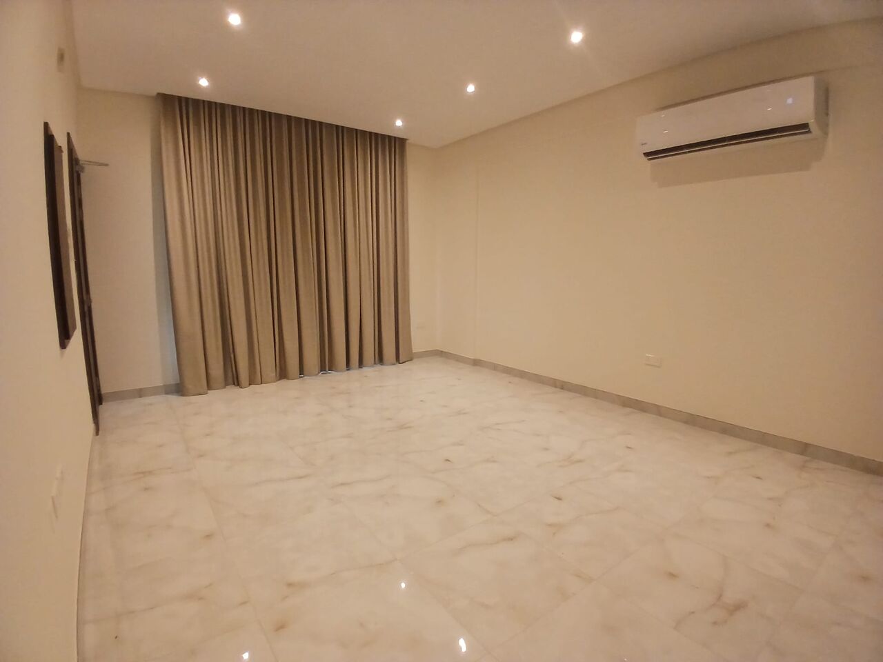 Tubli, Apartments, Flats, Houses & Villas, BHD 250/month,  1 BR,  Semi Furnished Flat Available In Tubli With EWA ( Tubli 12)