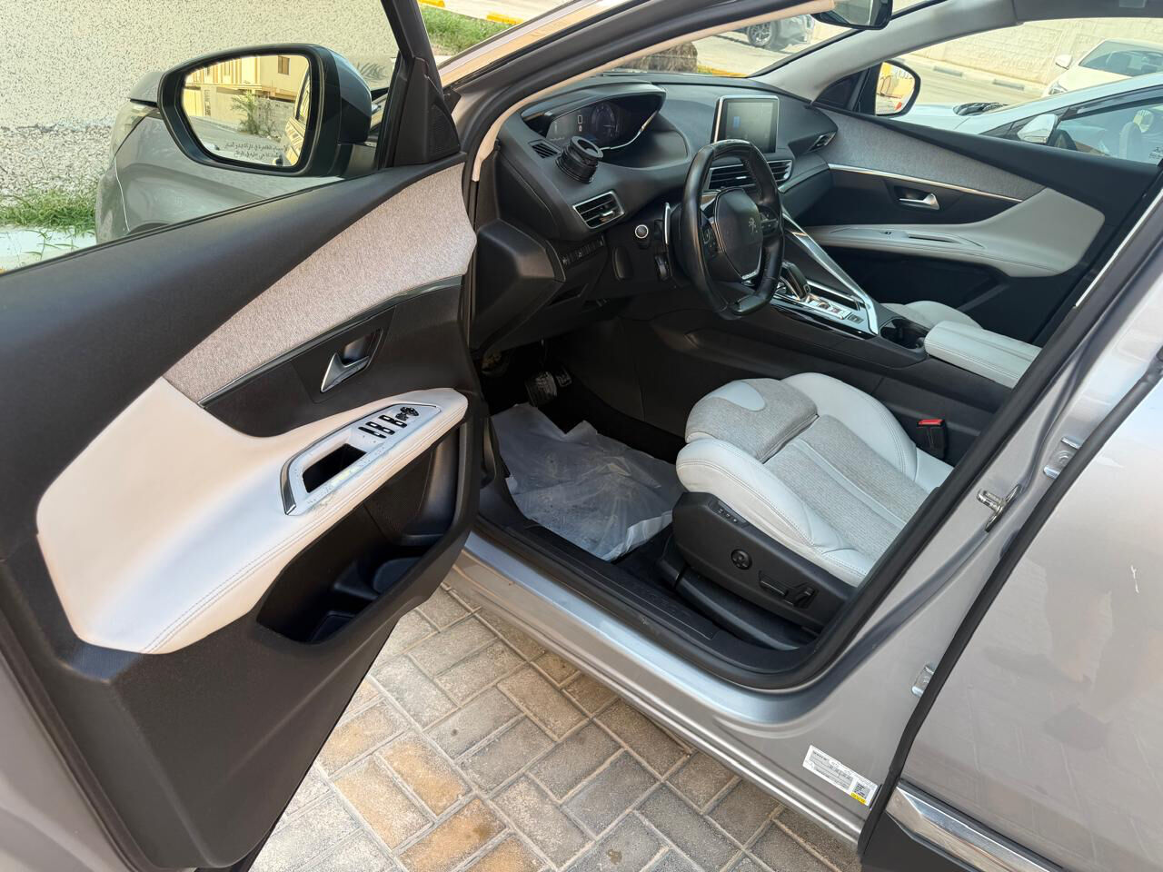 Khobar, Vehicles, Cars & Trucks , SAR 55000,  Peugeot 5008,  2020,  Automatic,  132000 KM,  For Sale: , Model