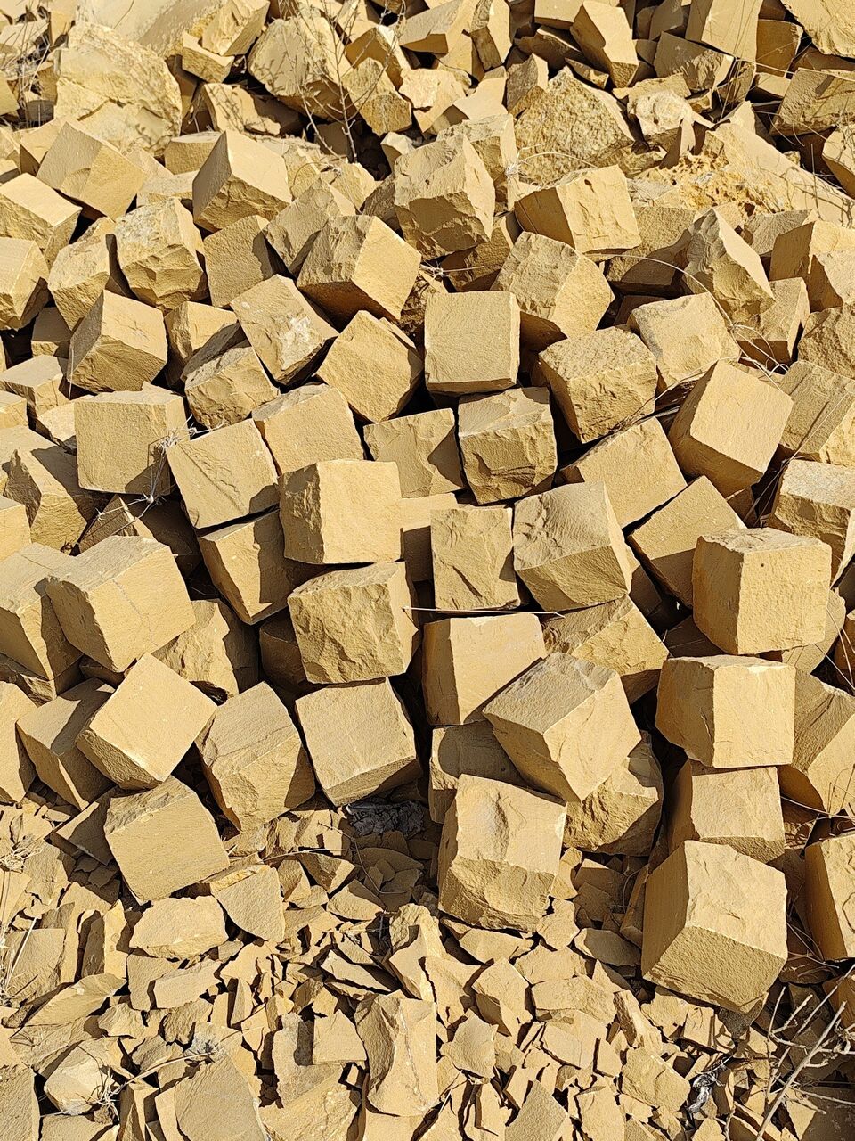 Faridabad, Materials, INR 15,  Yellow Cobblestone Dealers In Delhi NCR 9311658285