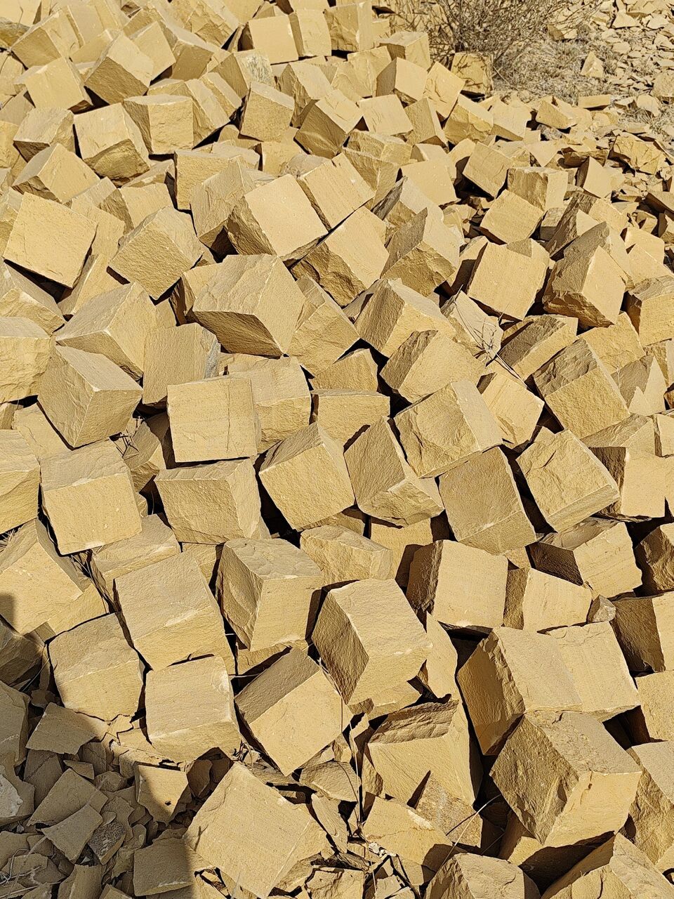 Faridabad, Materials, INR 15,  Yellow Cobblestone Wall Cladding In Delhi NCR 9311658285