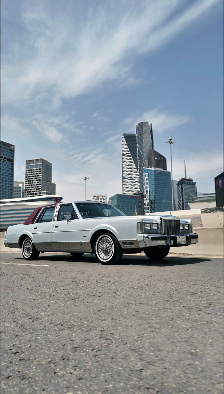 Riyadh, Vehicles, Cars & Trucks , SAR 60000,  Lincoln Town Car,  1987,  Automatic,  69000 KM,  Classic   For Sale