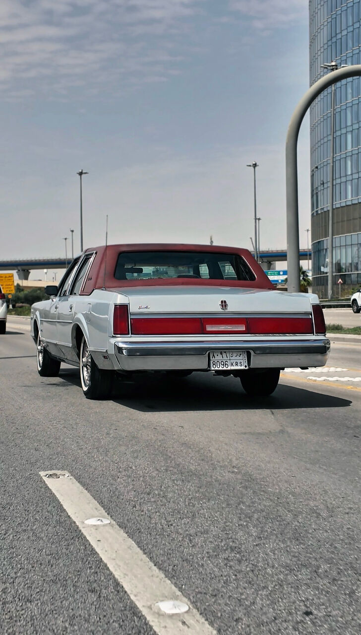 Riyadh, Vehicles, Cars & Trucks , SAR 60000,  Lincoln Town Car,  1987,  Automatic,  69000 KM,  Classic   For Sale