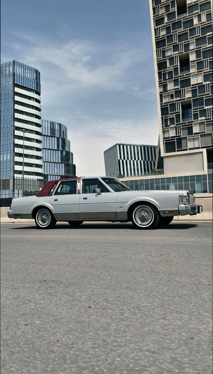 Riyadh, Vehicles, Cars & Trucks , SAR 60000,  Lincoln Town Car,  1987,  Automatic,  69000 KM,  Classic   For Sale