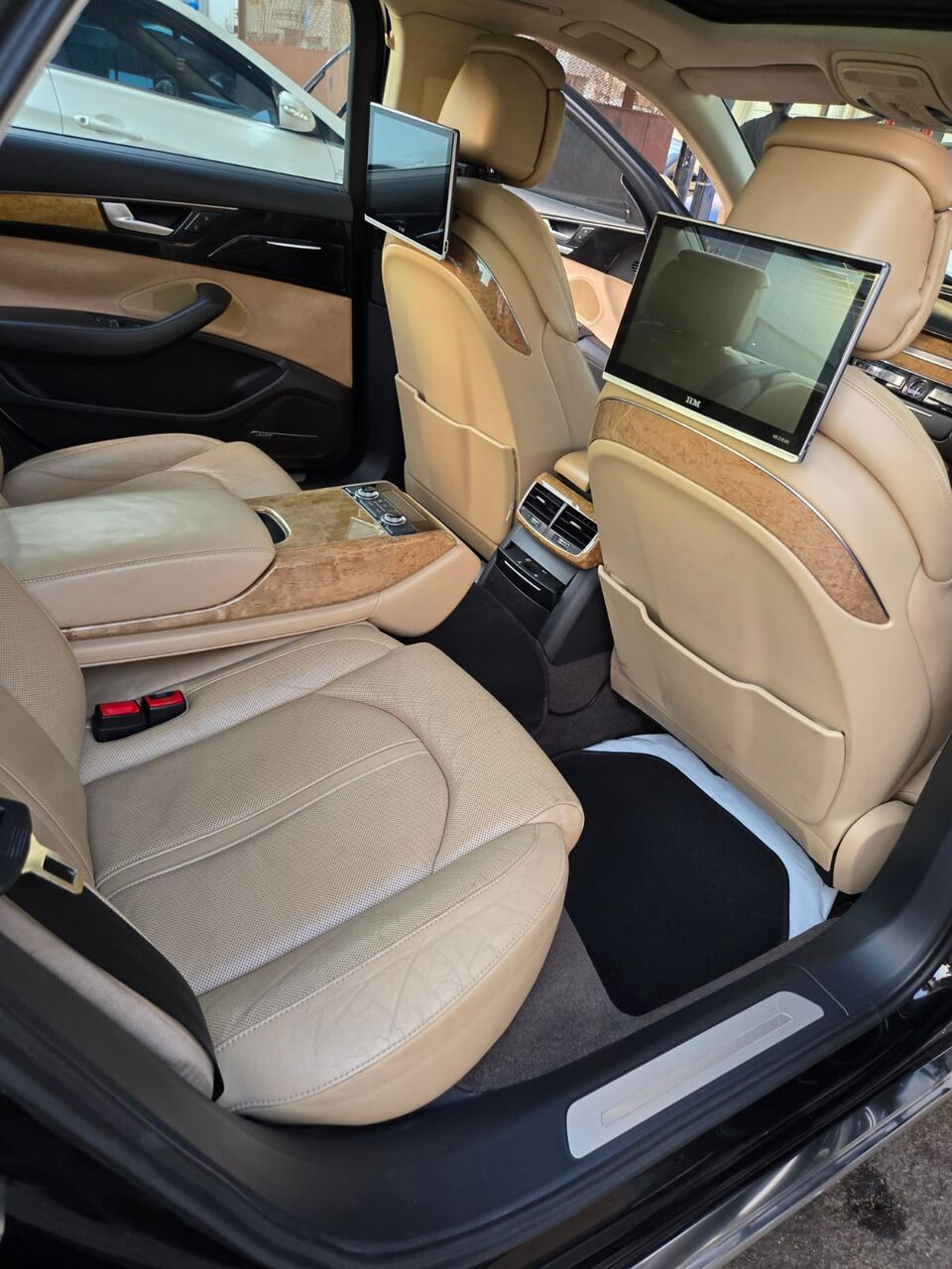 Riyadh, Vehicles, Cars & Trucks , SAR 55000,  Audi A8L,  2011,  Automatic,  244000 KM,   For Sale