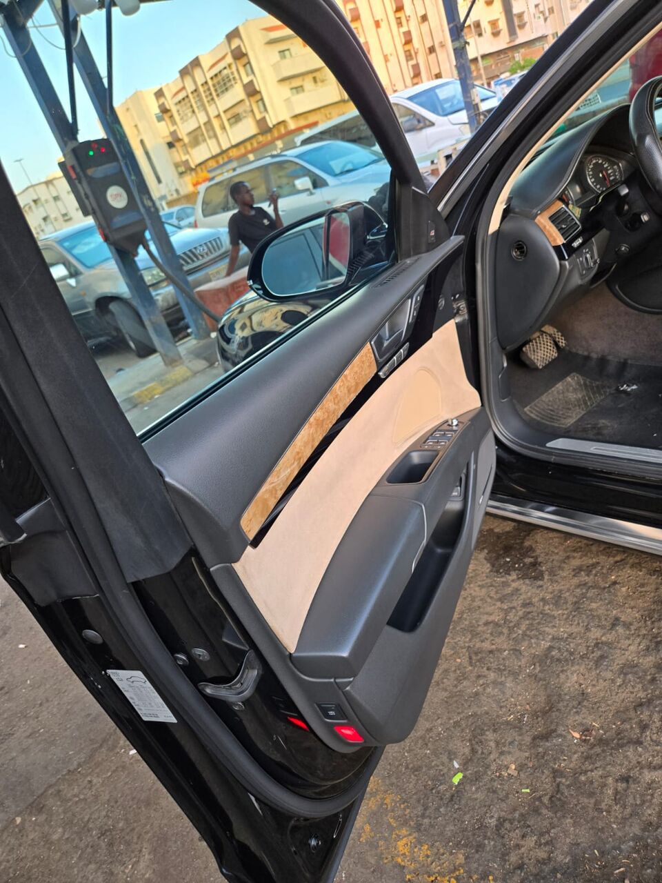 Riyadh, Vehicles, Cars & Trucks , SAR 55000,  Audi A8L,  2011,  Automatic,  244000 KM,   For Sale