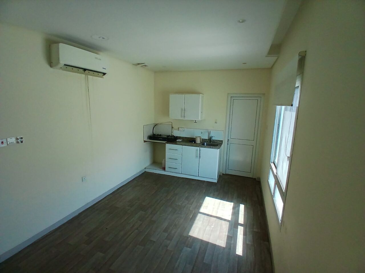 Tubli, Apartments, Flats, Houses & Villas, BHD 150/month,  1 BR,  Semi Furnished Studio Flat Available In Tubli With EWA (Tubli 09)