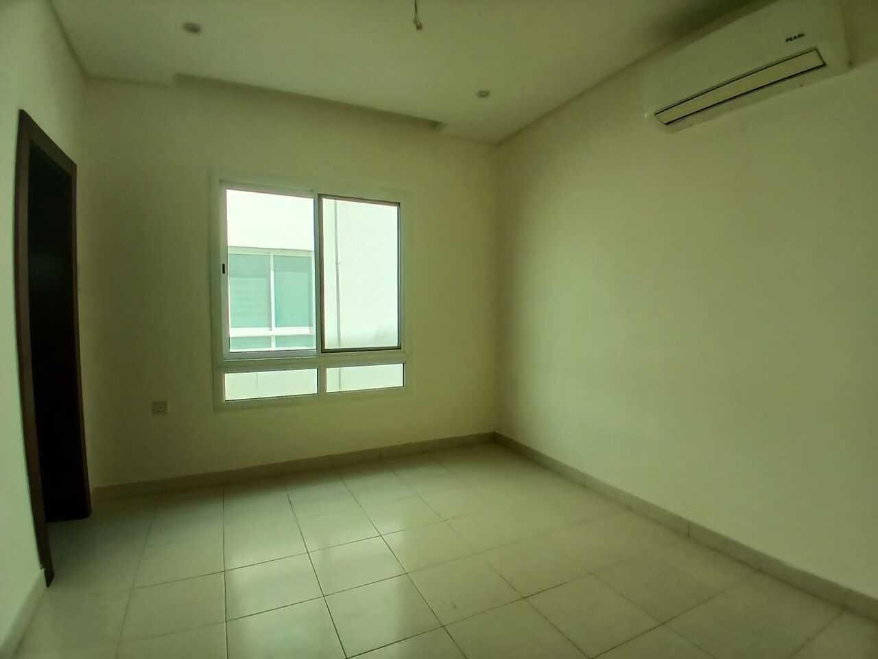 Tubli, Apartments, Flats, Houses & Villas, BHD 270/month,  3 BR,  Semi Furnished Flat Available In Tubli Without EWA ( Tubli 08)